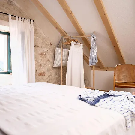 1 Bedroom Gorgeous In Holiday home Vrisnik