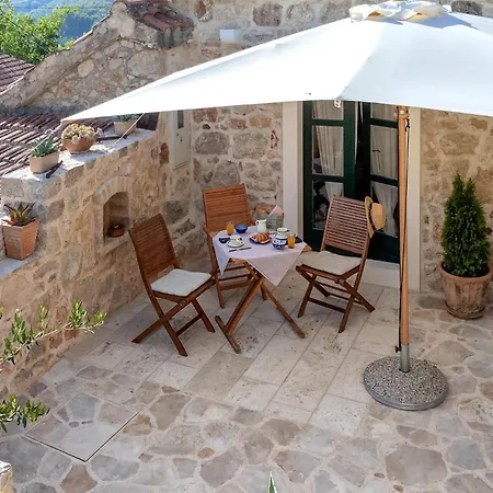 1 Bedroom Gorgeous In Holiday home Vrisnik