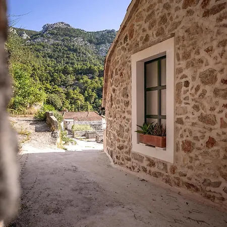 1 Bedroom Gorgeous In Holiday home Vrisnik