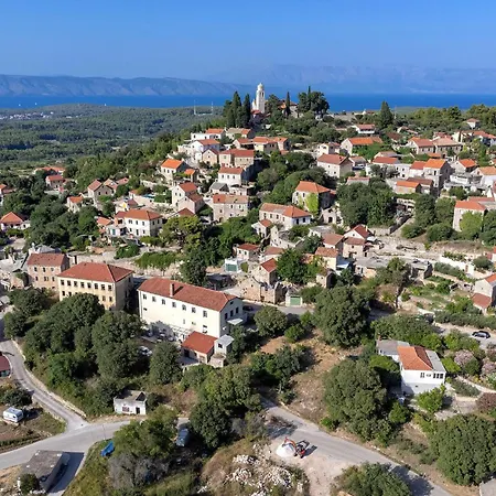 1 Bedroom Gorgeous In Holiday home Vrisnik