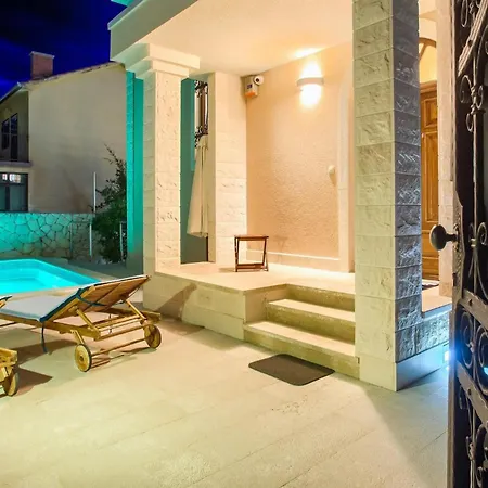 度假居 Mustra 特罗吉尔