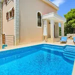 Mustra بيت للعطل تروغير